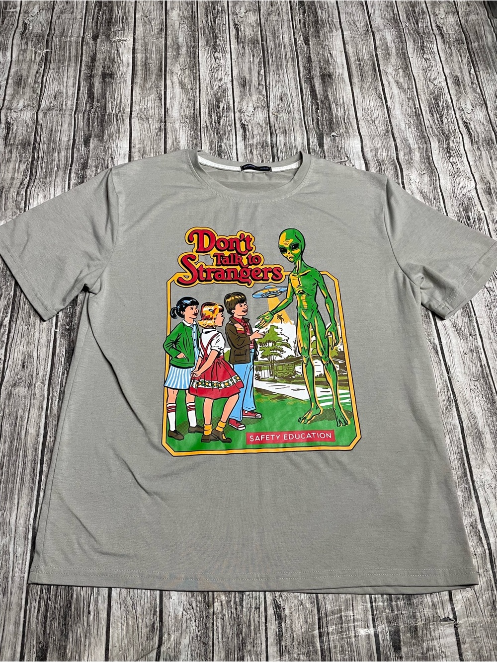 Adult Medium Romwe Don't Talk to Strangers" safety education alien design graphi